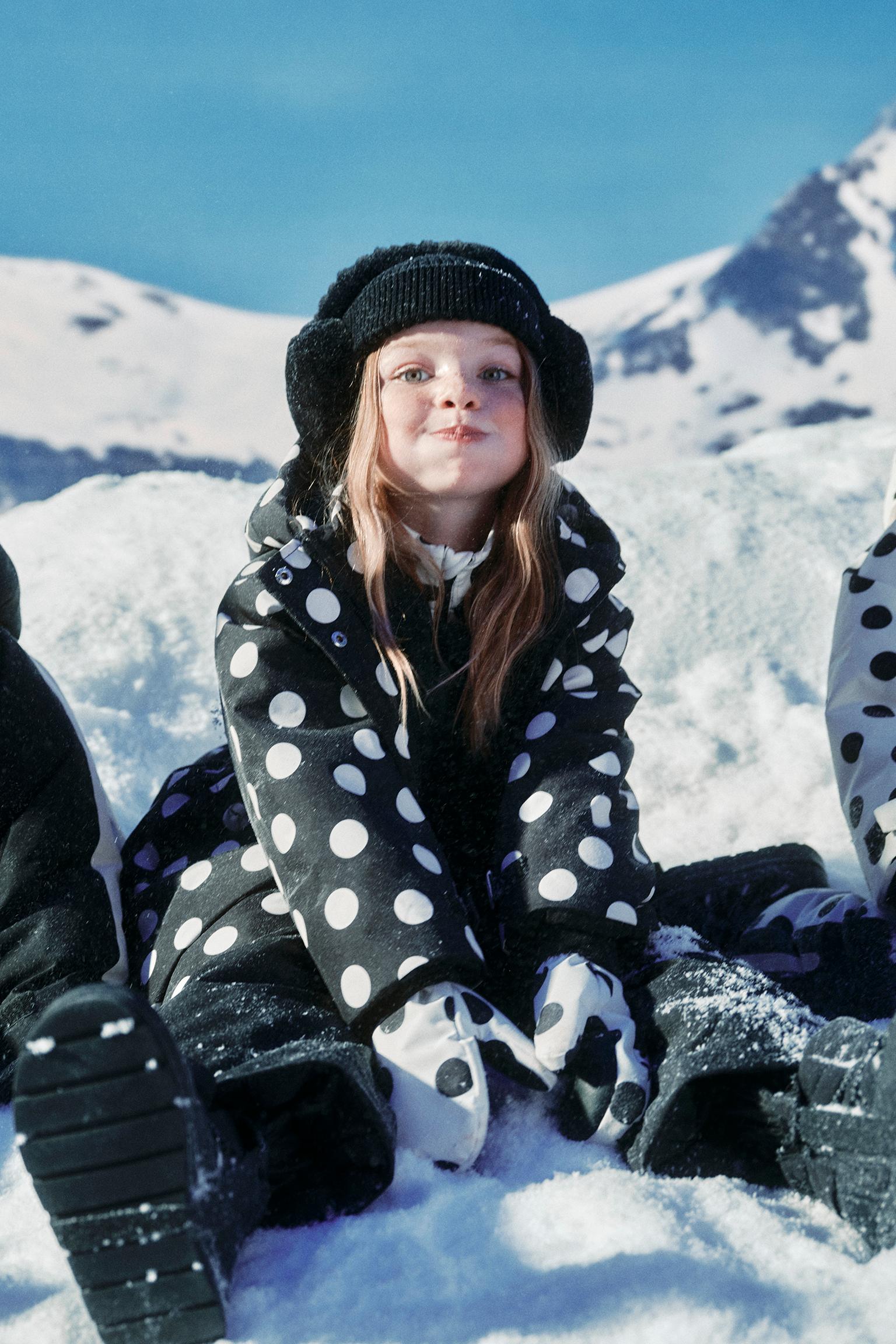 WATER RESISTANT AND WINDPROOF POLKA DOT JACKET